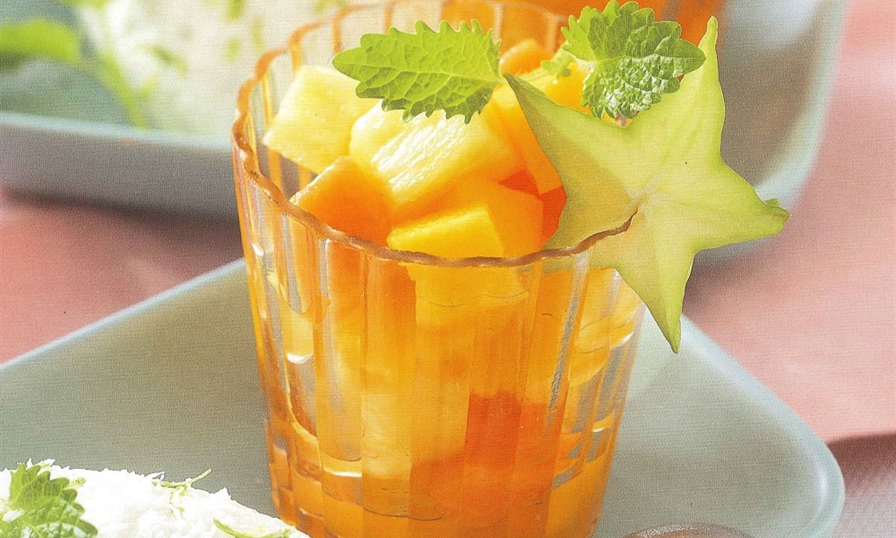 Mousse citronnée et salade exotique