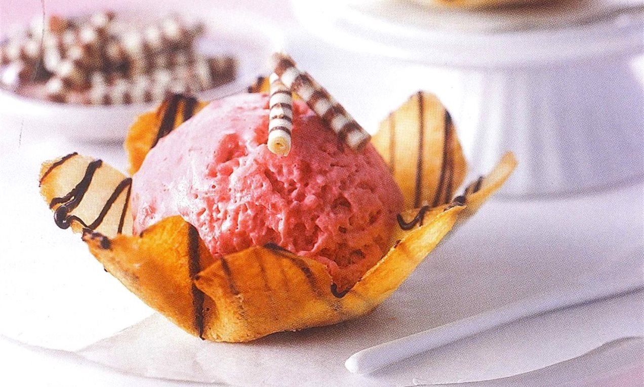 Glace framboise en corolles